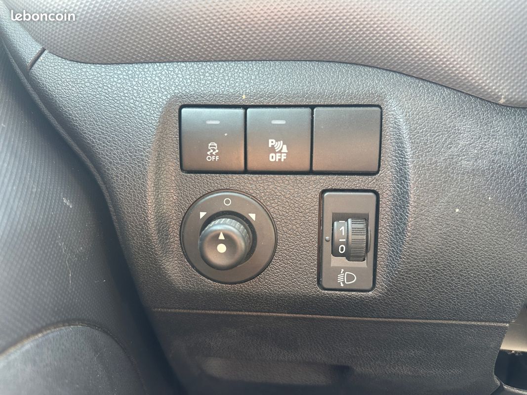 PEUGEOT PARTNER MOTRICITE RENFORCEE 1.6 HDI 90Ch Garantie 12 mois / DISTRI OK / REGUL / CLIM / ATTELAGE / (image 20)