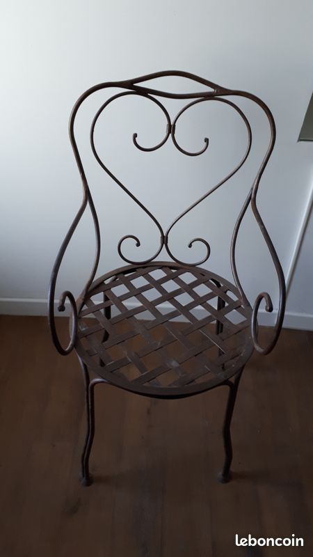 Deux chaises de jardin en metal (image 1)