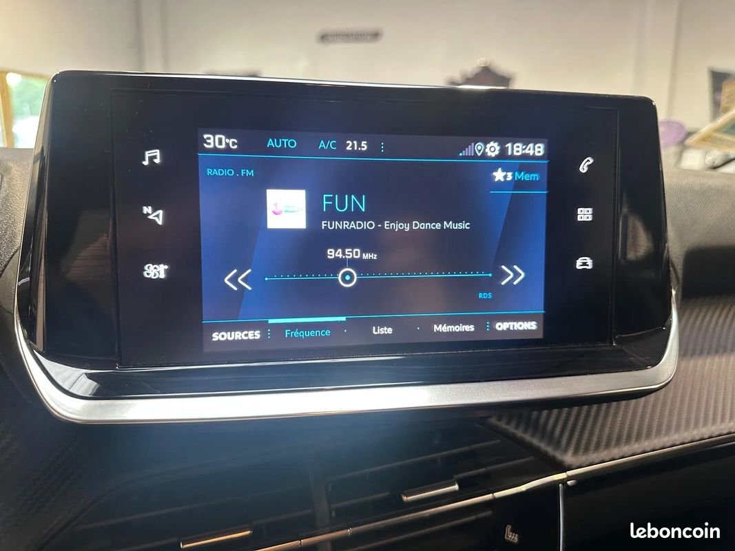 Peugeot 208 II Active 1.2 100 CV BVM / ENTRETIEN COMPLET PEUGEOT / CARPLAY / SIEGES AVANT CHAUFFANTS (image 23)