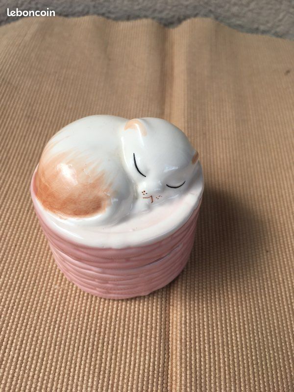 Petite boîte avec un chat (image 1)