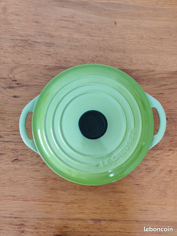 Cocotte ovale 31cm en fonte émaillée bambou - Le Creuset