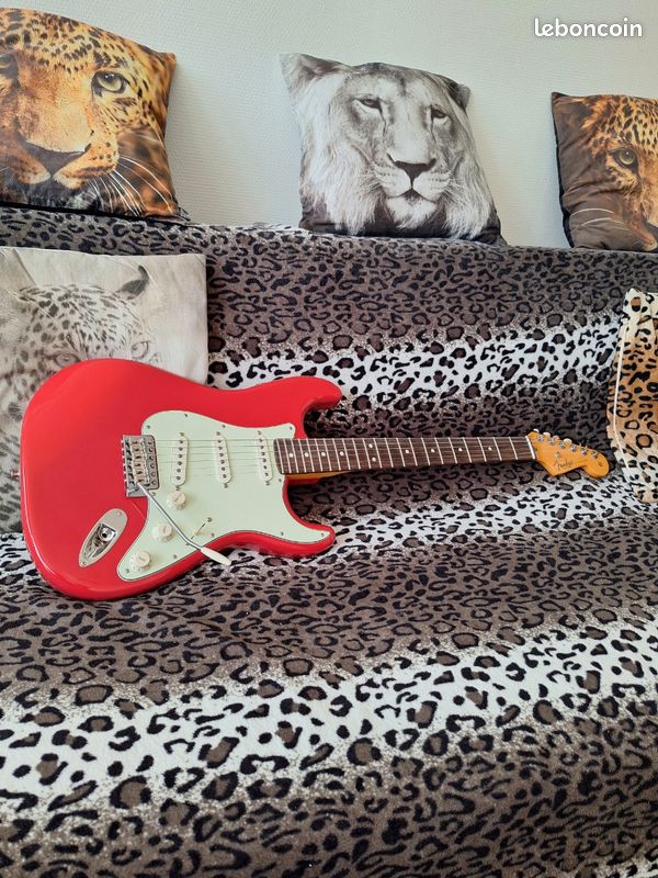 Fender American Professional Classic Strat RW uniquement face à face région courbevoie la défense Hauts-de-Seine 92 paiement en espèces ou virement bancaire pas d'échange possible prix fixe (image 6)
