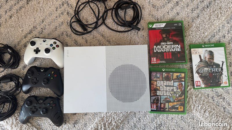 Pack Xbox One X 1To + 3 Manettes Filaires + Disque Dur 2To - Occasion