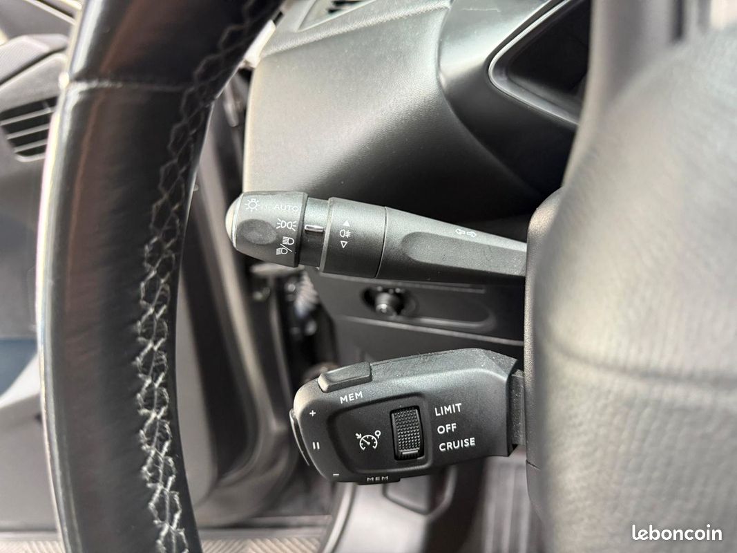 DS DS 3 Crossback 1.2 PURETECH 100 GRAND CHIC - CUIR - CARPLAY (image 24)