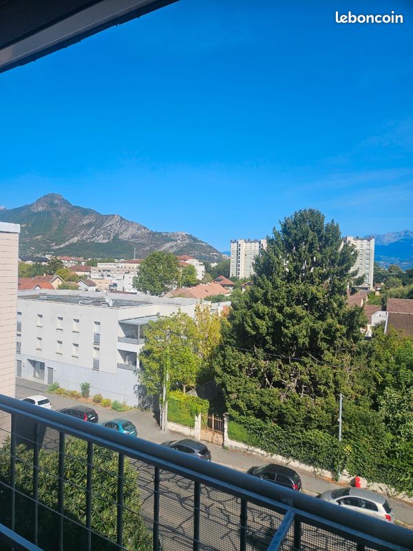 Appartement 3 pièces 45 m² · à Seyssinet-Pariset · 45 m² · 700 €/mois