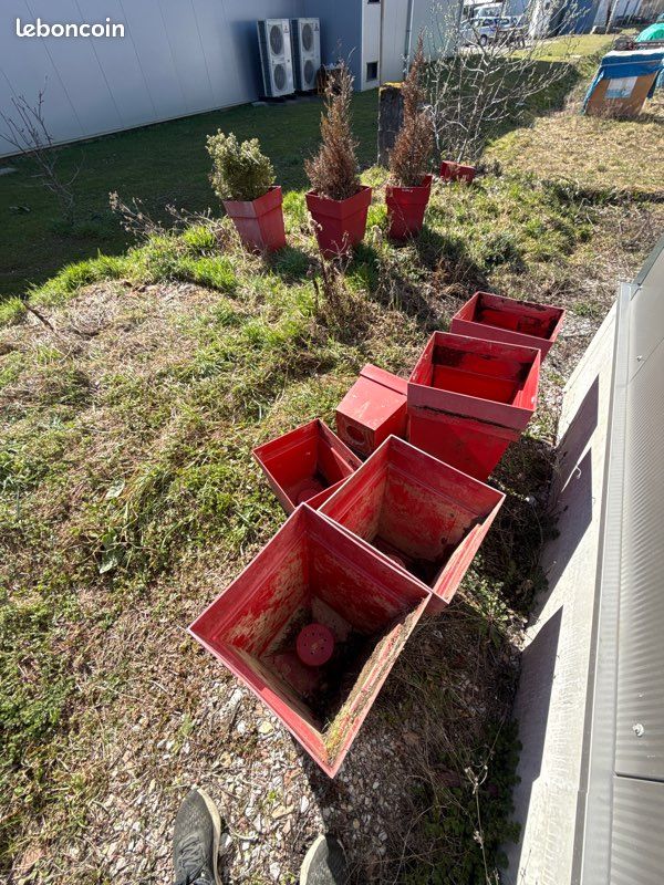 Bacs / pots de plantation rouges (lot ou à l’unité) (image 3)