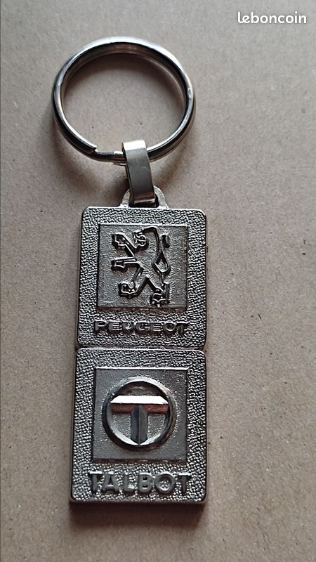 PORTE CLES KEYCHAIN - C.R.S. PEUGEOT 204 PISTE JUNIORS RECTO-VERSO