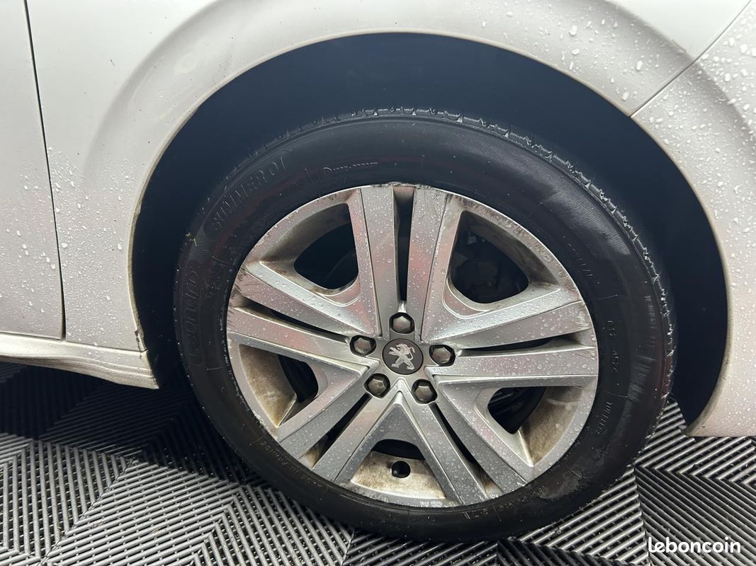 PEUGEOT 208 1.2i 12V - 82 BERLINE Style ( courroie changer + pneu neuf ) (image 16)