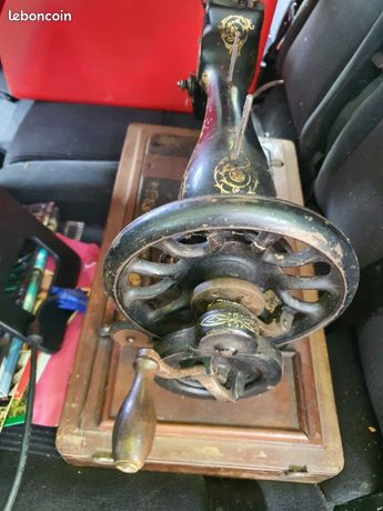 Machine a coudre manivelle