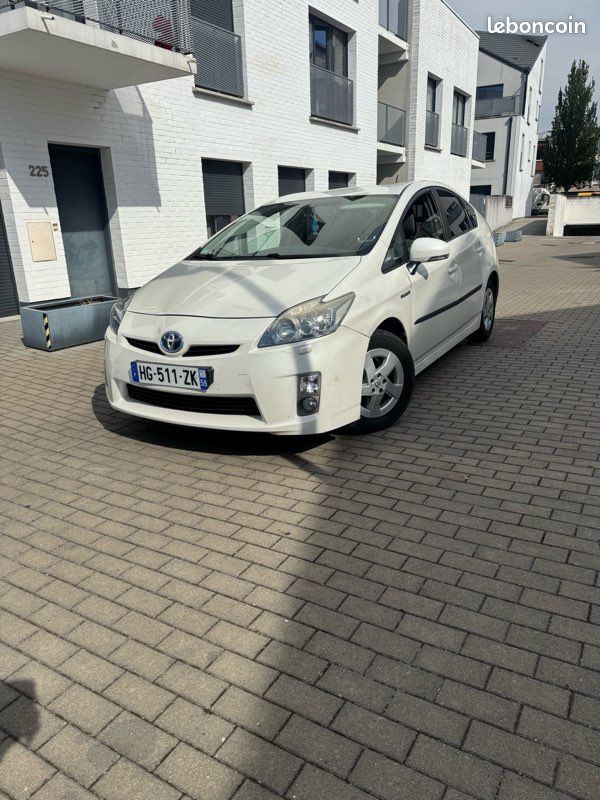 Toyota Prius 3 (image 1)