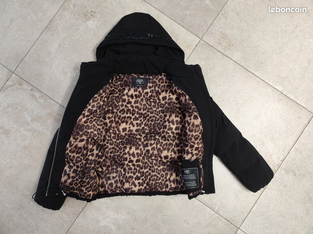 Blouson noir à capuche (image 2)