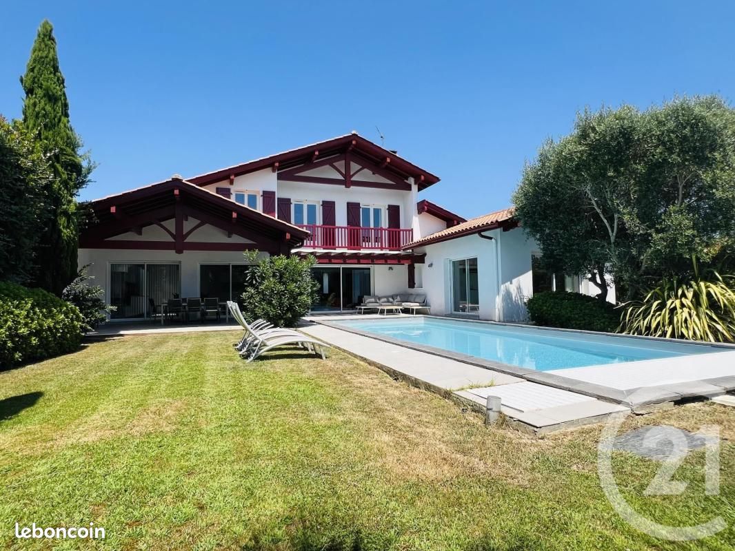 Maison 7 pièces 204 m² · à Bassussarry · 204 m² · 1 050 000 €