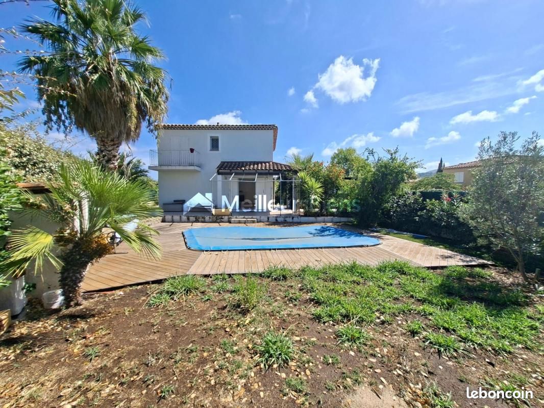 Maison 5 pièces 100 m² · à Saint-Cyr-sur-Mer · 100 m² · 2 300 €/mois