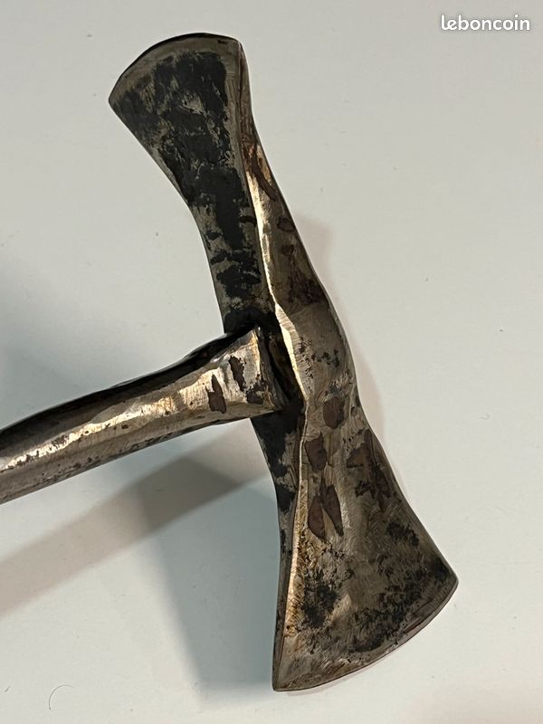 Hache Ancienne En Fer Forgé Et Fondu - Vintage - Bon état