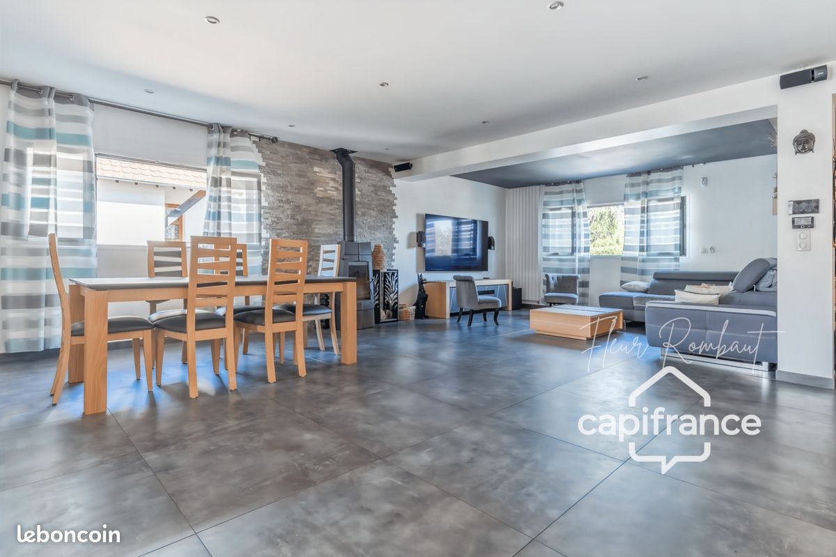 Maison 5 pièces 150 m² · à Le Mesnil-Saint-Denis · 150 m² · 790 000 €