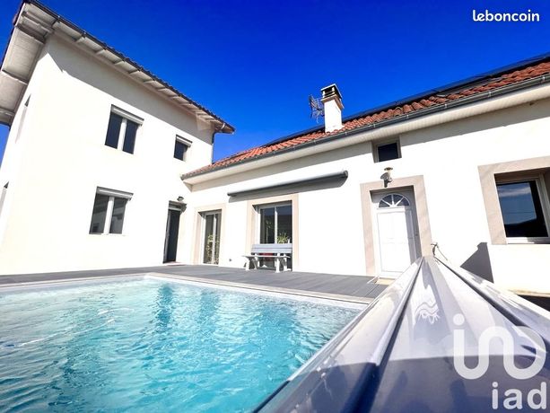 Villa 9 pièces 180 m²