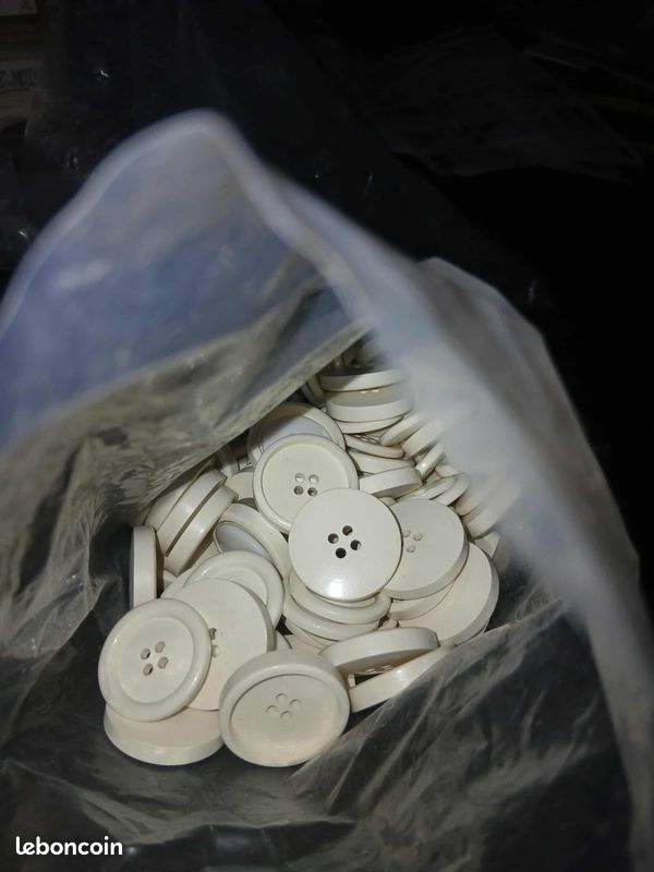Lot de 100 divers boutons (image 9)