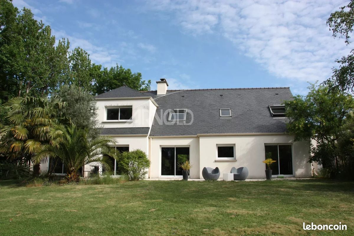 Maison 9 pièces 172 m² · à Theix-Noyalo · 172 m² · 631 200 €
