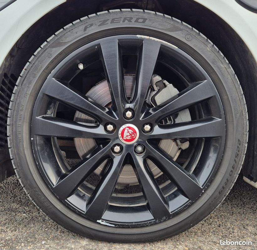 Jaguar xe 180 r-sport awd bva - toit ouvrant (image 2)