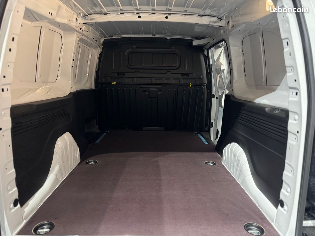 Citroen Berlingo Van 1.5 BlueHDI 130 CH EAT8 BVA8 XL 950 KG Carplay Camera 3 Places Plancher bois Banquette Moduwork TVA Neuf 2025 (image 3)