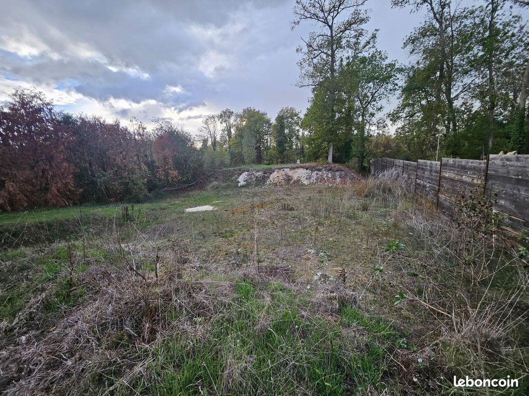 Terrain 1835 m² · à Moncourt-Fromonville · 1 835 m² · 105 000 €