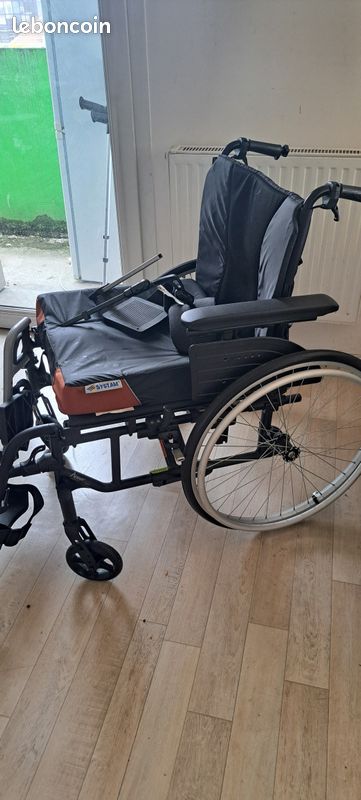 Fauteuil roulant (image 1)
