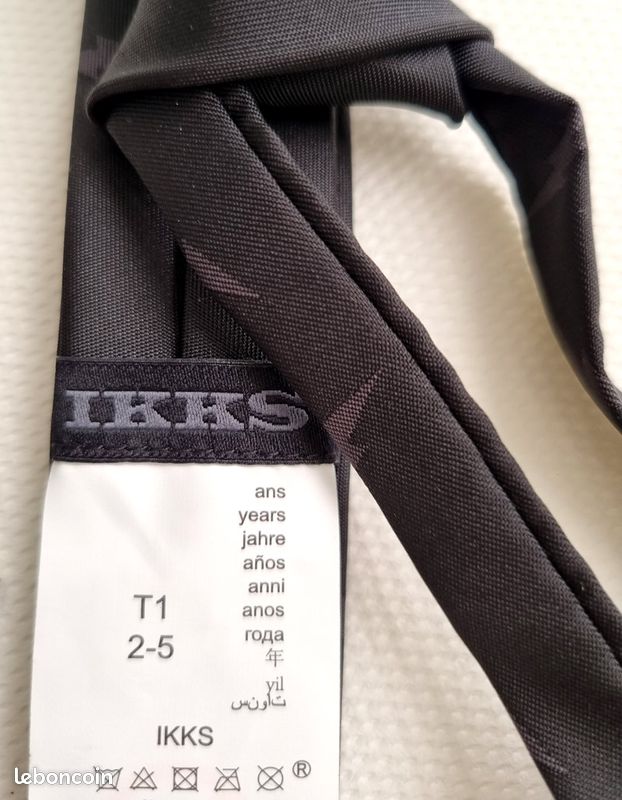 Coffret IKKS bonnet, cravate et un pin's tête de mort NEUF (image 3)
