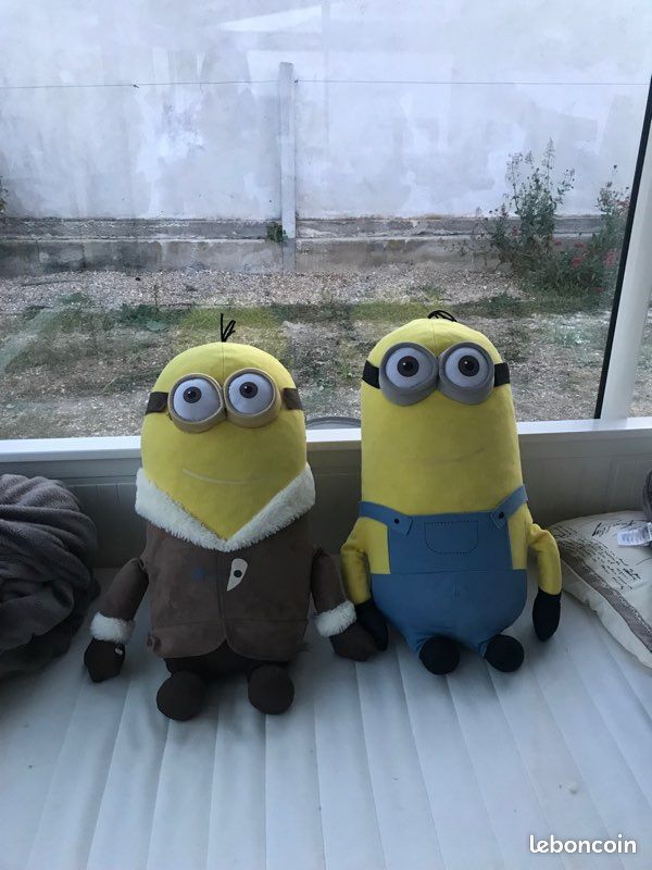 Très grande peluche les minions (image 1)