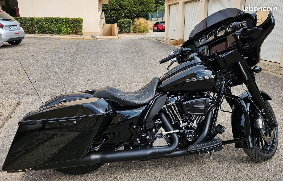 black street glide special