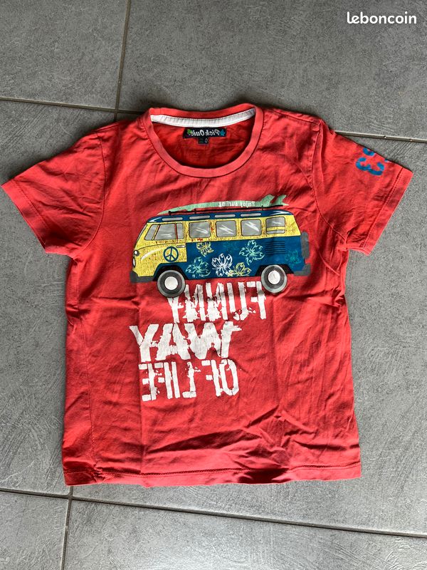 T shirt (image 1)
