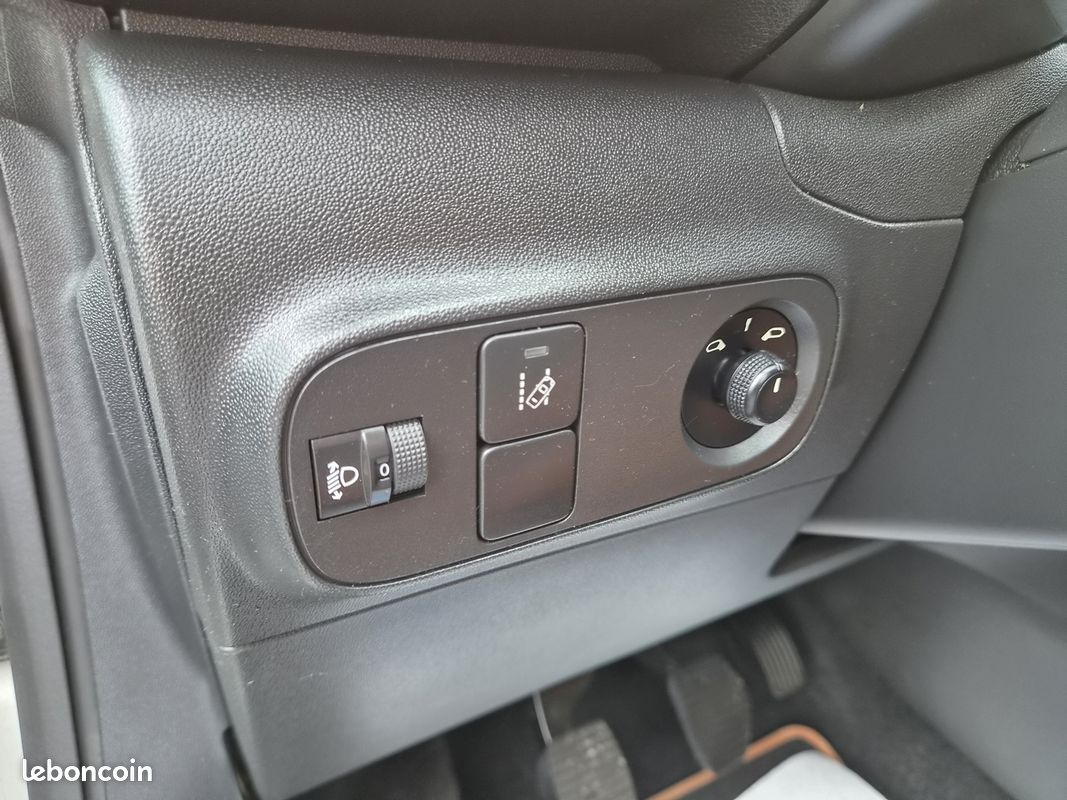 Citroen C3 1.6 BLUEHDI 100CH BVM5 SHINE (image 14)