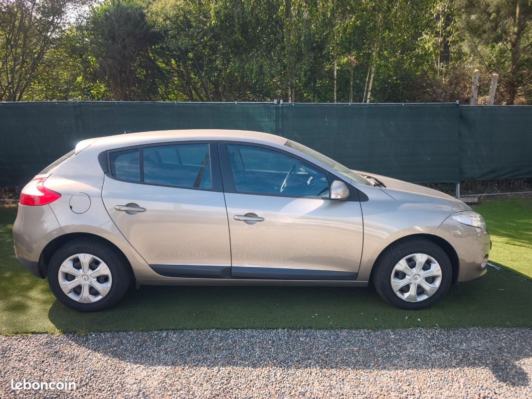 Mégane 3 1.6 16v 110 - Expression - 118 000kms - Régulateur - 1ere Main - distribution neuve (image 3)