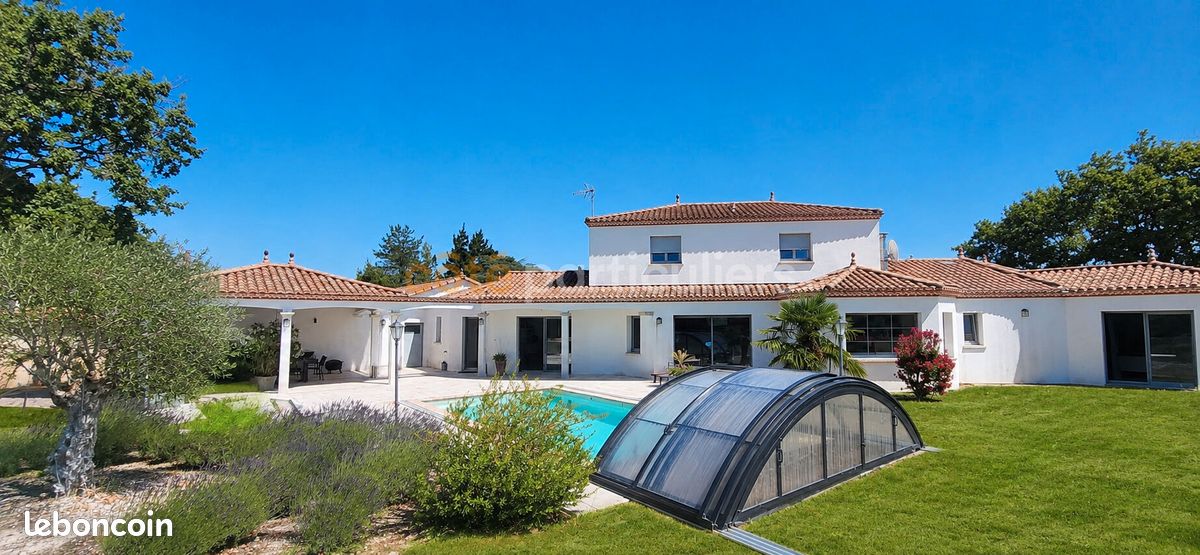 Maison 9 pièces 245 m² · à La Roche-sur-Yon · 245 m² · 795 000 €