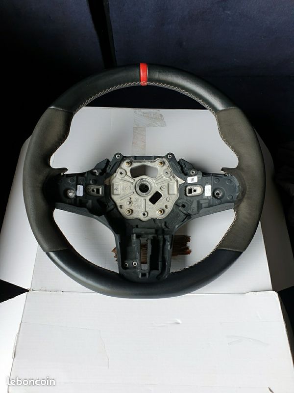 Volant bmw 135i f40 m performance (image 1)