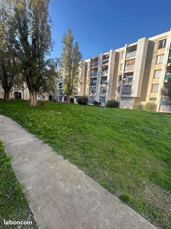 Appartement 5 pièces 99 m² · à Avignon · 99 m² · 733 €/mois