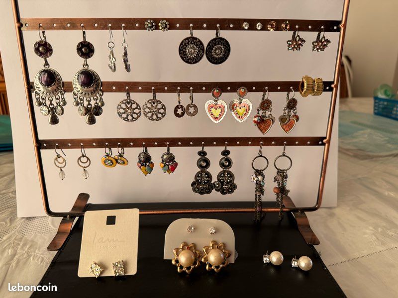 Lot De 21 Boucles D'oreilles – Pendantes Et Autres Styles, Marque Générique, Occasion