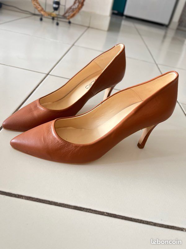 Escarpins Corine En Cuir Marron, Taille 40 - Neufs En Boîte