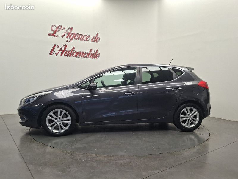 Kia CEE'D 1.6 crdi 128 ch Active Visio / Toit pano / Régulateur / Radar / 1ère main / (image 7)