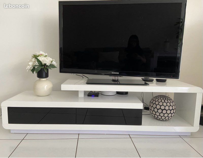 Meuble télé (image 1)