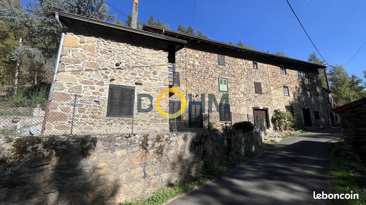 Maison 11 pièces 277 m² · à Ambert · 277 m² · 215 000 €