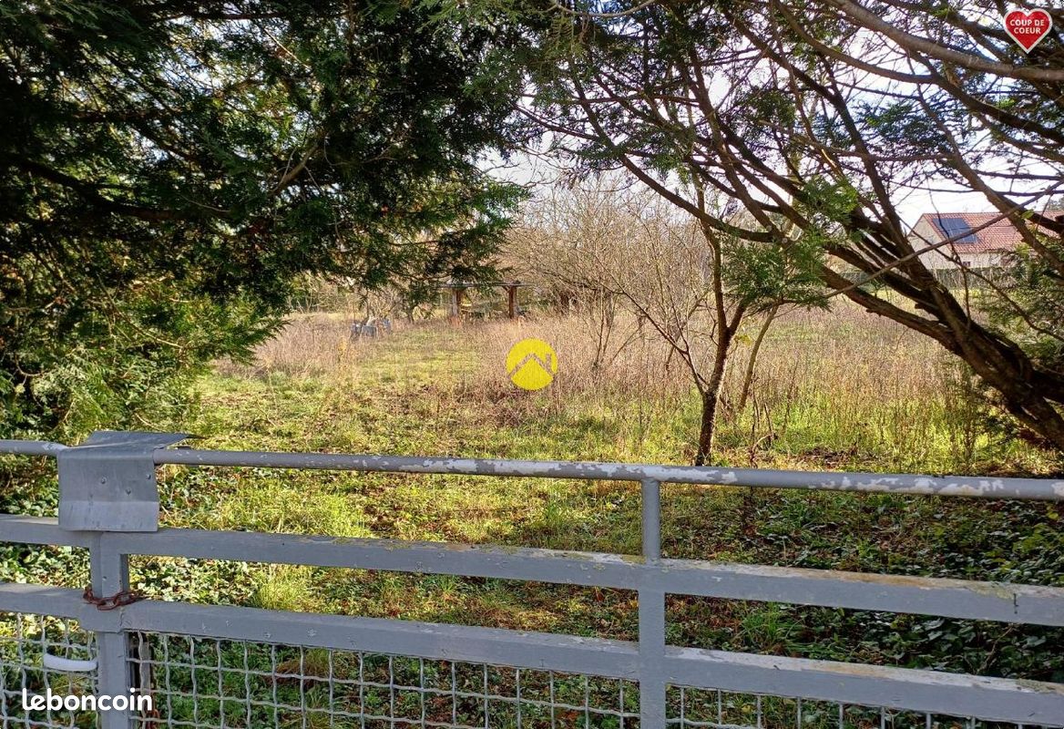 Grand terrain constructible 1872 m2 · à Issoudun · 45 000 €