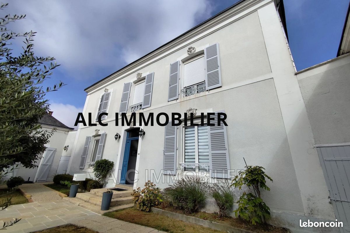 Maison 8 pièces 254 m² · à Marolles-les-Braults · 254 m² · 364 000 €