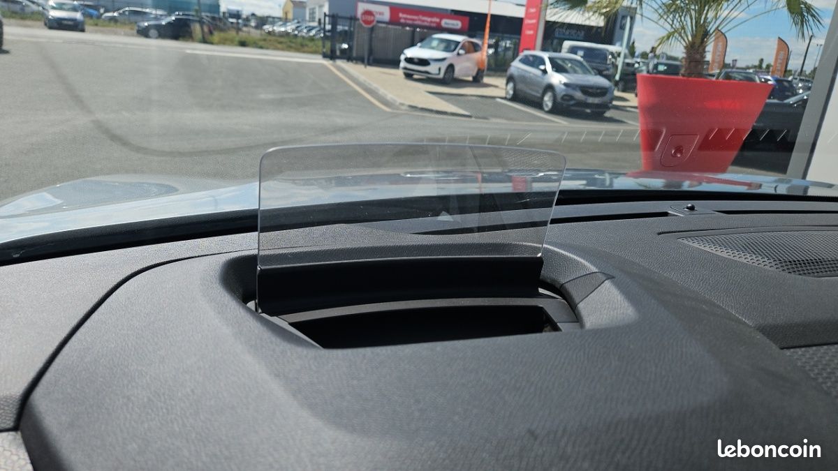 Citroën C4 PURETECH 130 SS EAT8 SHINE (image 17)