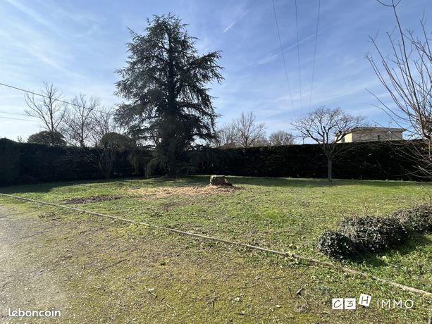 Terrain 700 m² Roques