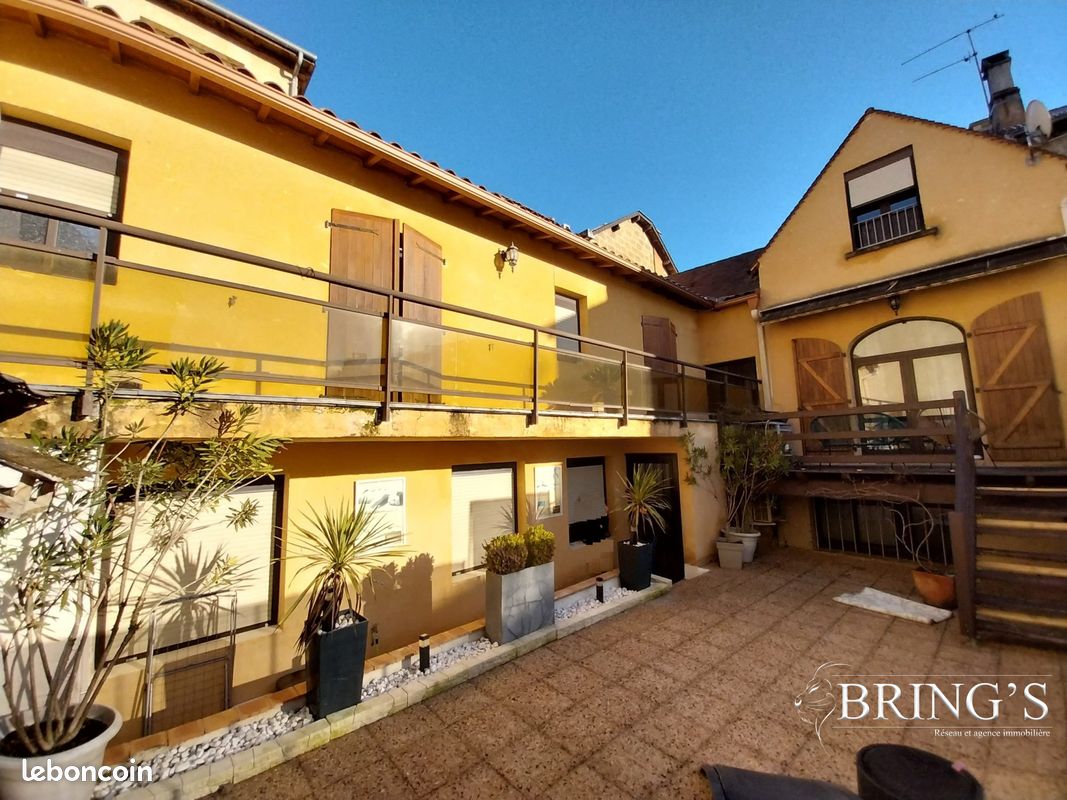 Maison 6 pièces 278 m² · à Sarlat-la-Canéda · 278 m² · 319 000 €