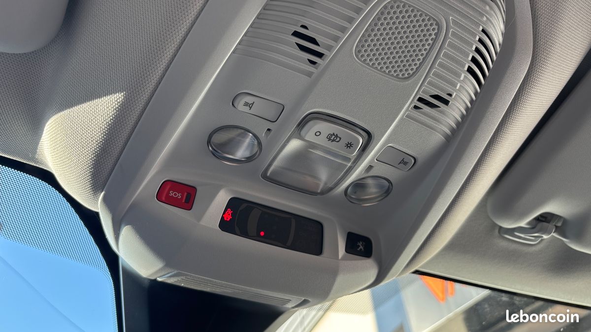 PEUGEOT 3008 1.2 PURETECH 130ch ALLURE EAT6 - Entretien complet * Carplay * Caméra * Grip Control (image 33)