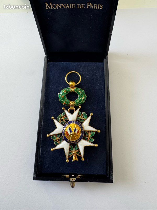 Médaille Pendentif Rugby Signée P. Lenoir – Plaqué Or, Poinçon Fix – Occasion En Très Bel état
