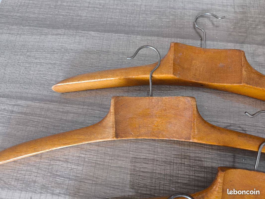 Lot de 4 cintres vintage (image 2)