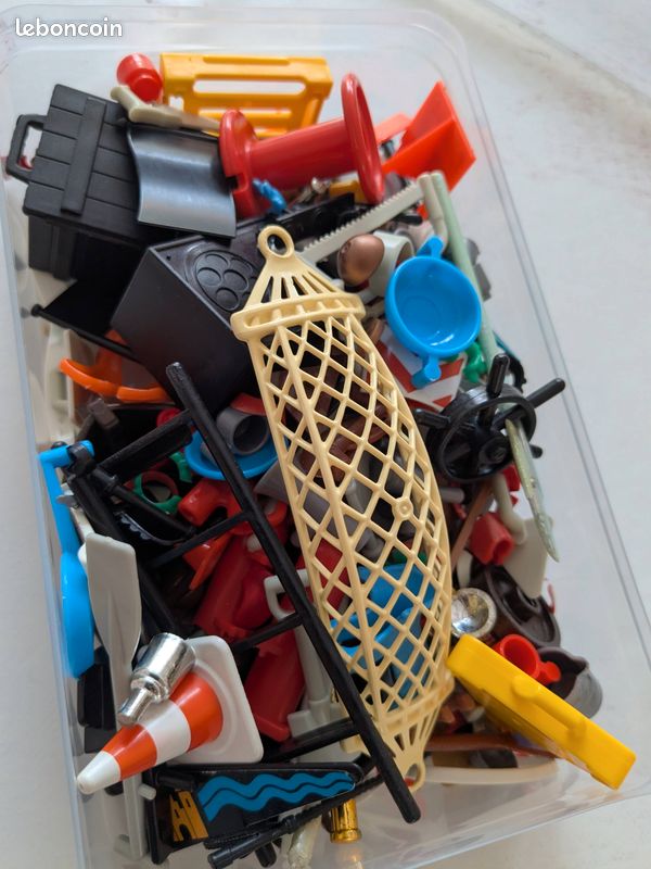 Playmobil : lot important d'accessoires divers et variés (image 6)