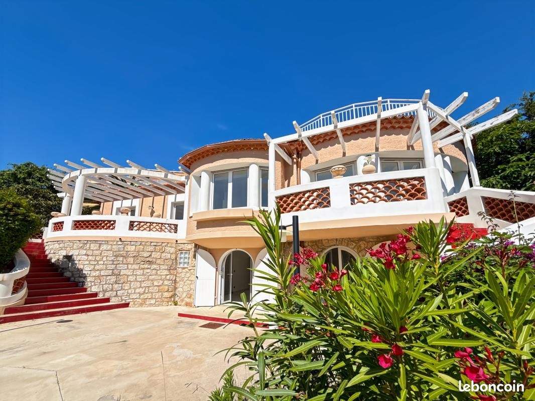 Maison 8 pièces 260 m² · à Antibes · 260 m² · 1 635 000 €